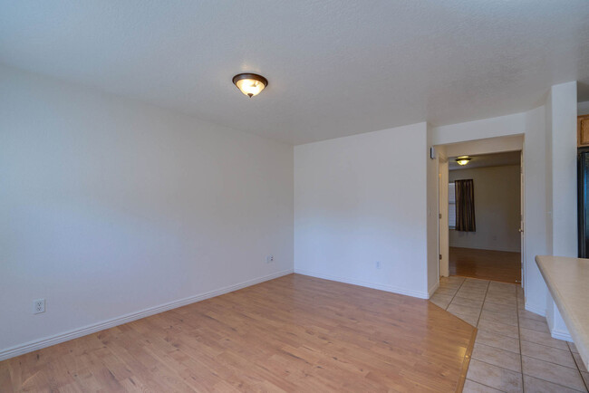 Building Photo - 3 Bedroom 2.5 Bathroom - Hidden Valley Tow...