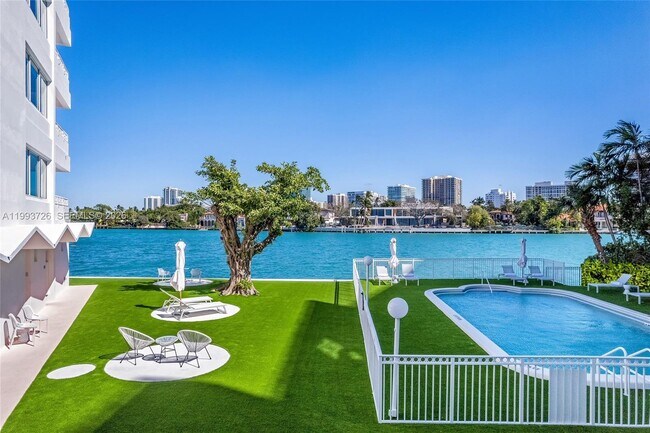 Building Photo - 9881 E Bay Harbor Dr