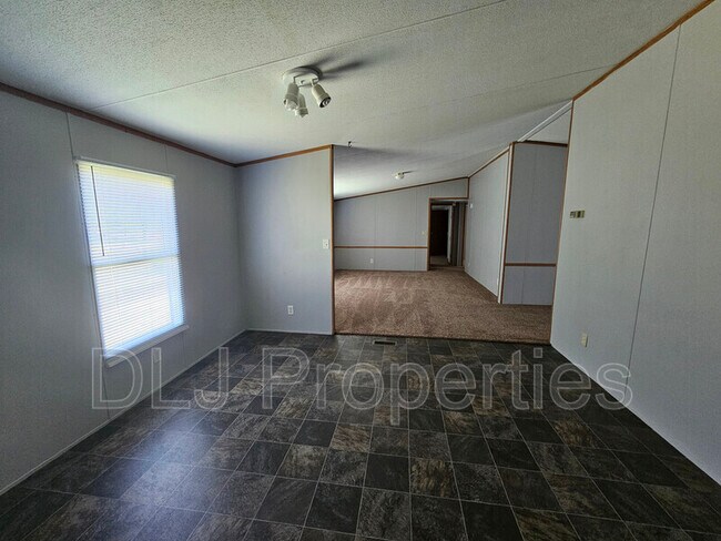 Building Photo - 1376 Providence Rd