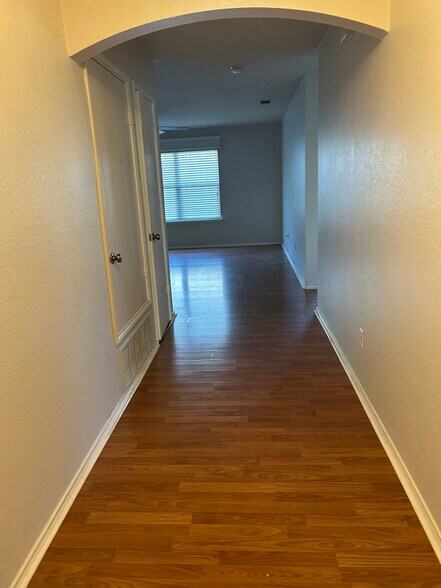 Primary Photo - 476 Forest Ln