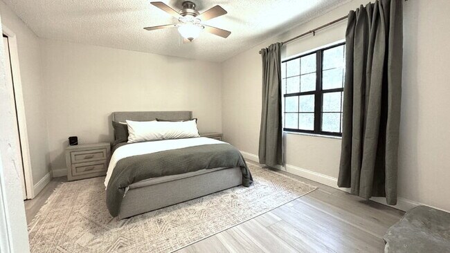 Building Photo - 910 Big Tree Rd