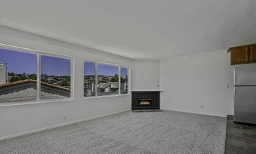Building Photo - 860 Turquoise St