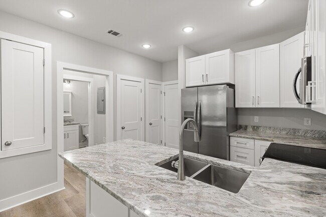 Building Photo - 305 Okaloosa Ave