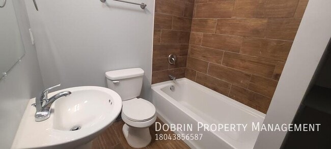 Building Photo - 106 E Clay St