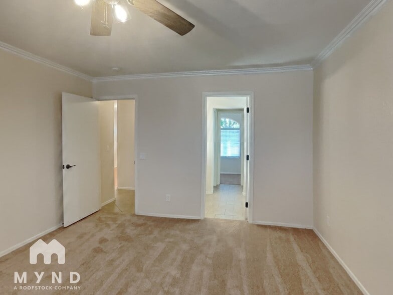 Building Photo - 1757 W Ray Ln