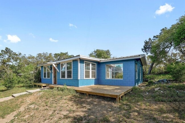Building Photo - 18502 E Lakeview Dr