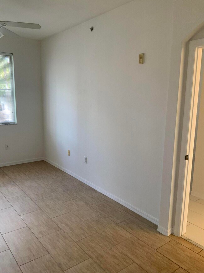 Building Photo - 11011 Legacy Ln