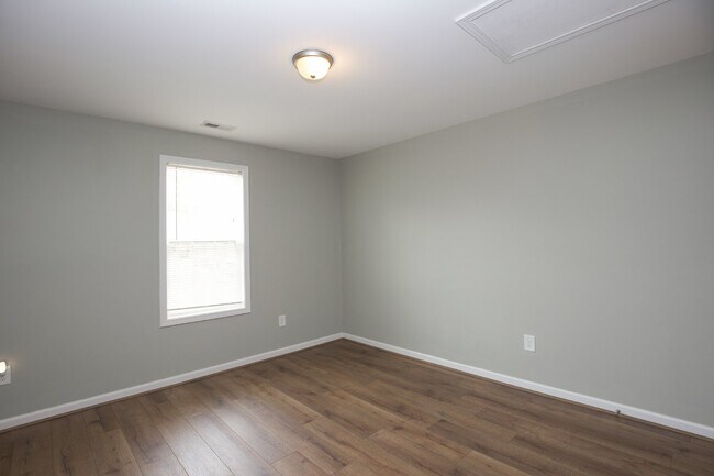 Building Photo - "Charming 3 Bed, 2 Bath Home in Spring Lak...