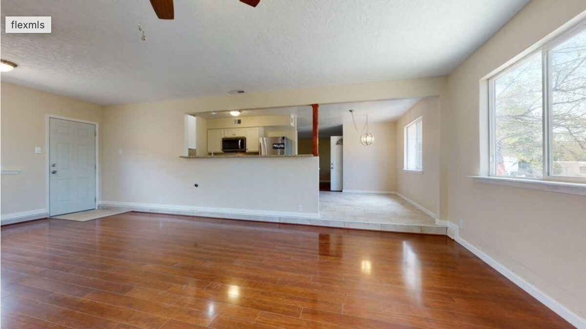 Building Photo - 12437 Grand Ct NE