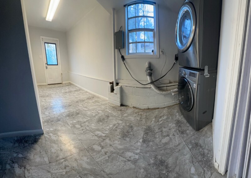 Building Photo - 8xxx Barrett Rd