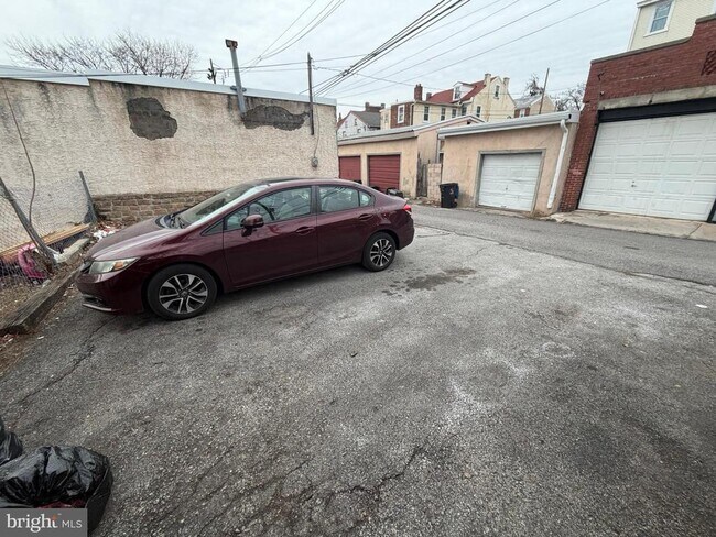 Building Photo - 363 E Airy St