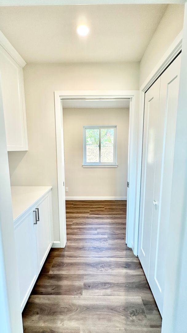 Building Photo - Beautiful Newer Custom Construction Detach...