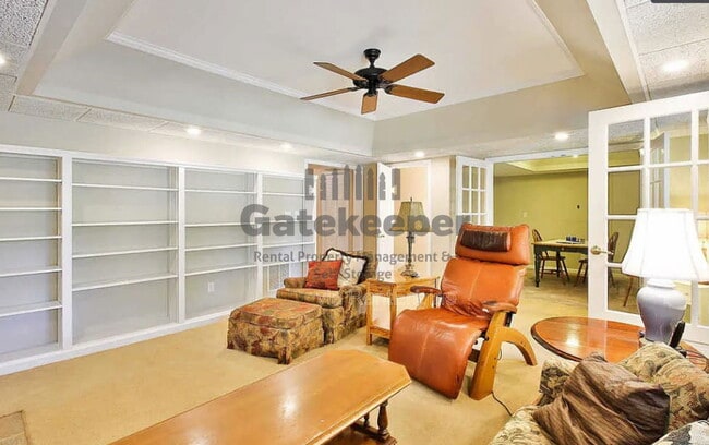 Building Photo - 115 Hidden Lake Dr