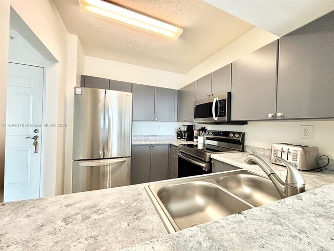 Building Photo - 3020 NE 32nd Ave