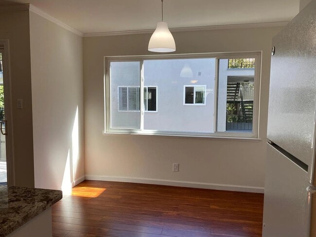 Building Photo - 837 Cowper St