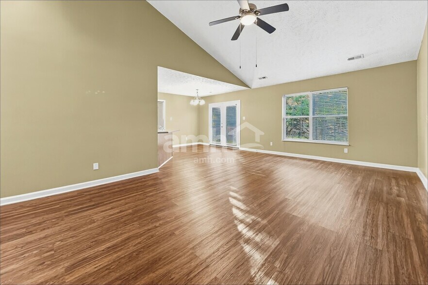 Building Photo - 1423 Newbury Ln
