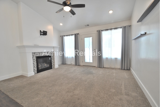Building Photo - 230 W 1550 N