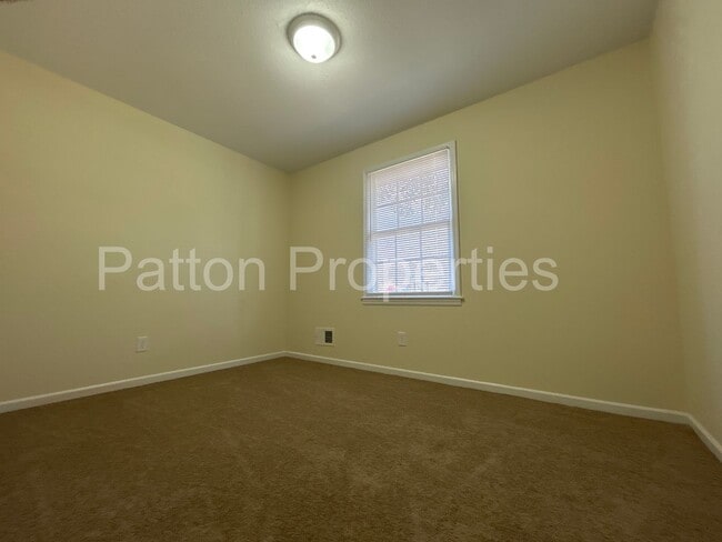 Building Photo - Oak Grove Community