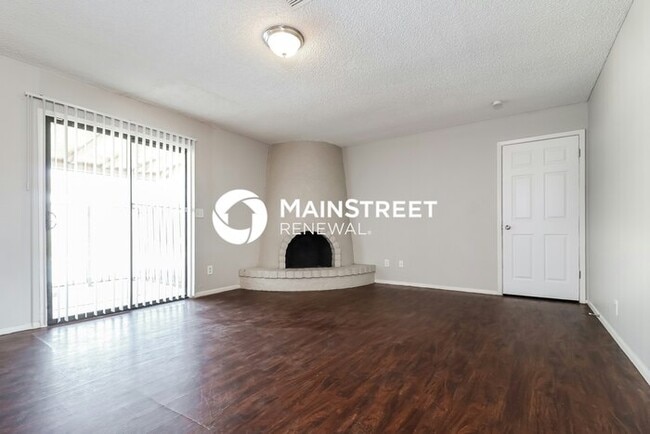 Building Photo - 3 Bedroom Pet-Friendly Home in Glendale, AZ with Main Street Renewal