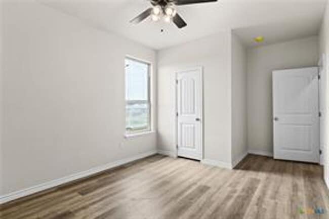 Building Photo - 121 Leon Ln