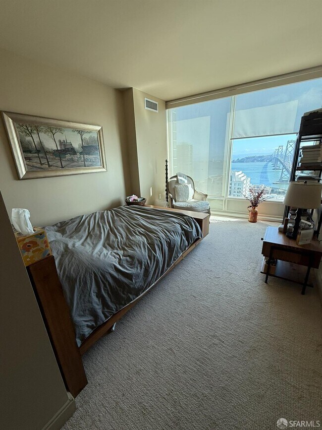 Building Photo - 425 1st St