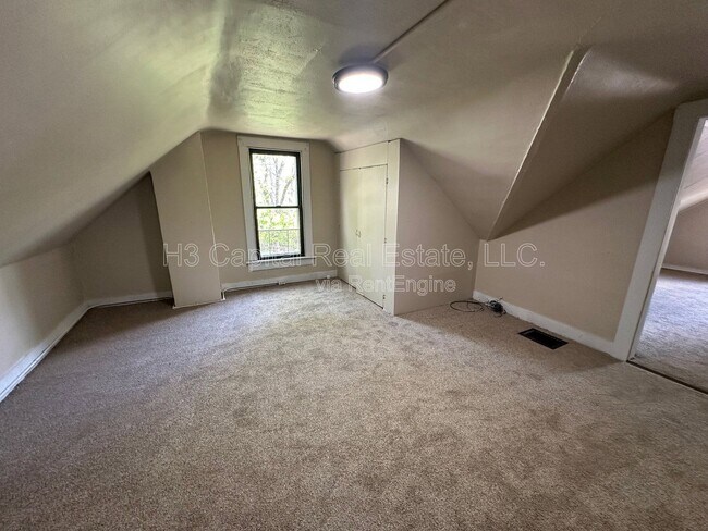 Building Photo - 1006 N 2nd St