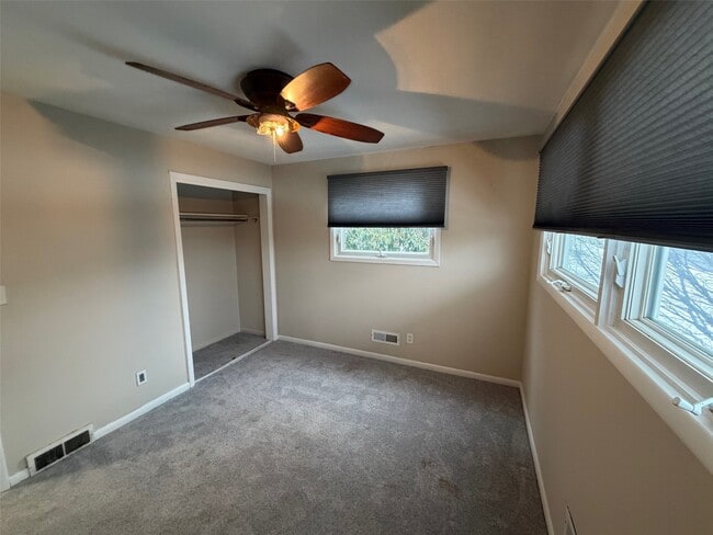 Building Photo - 17 Dover Dr