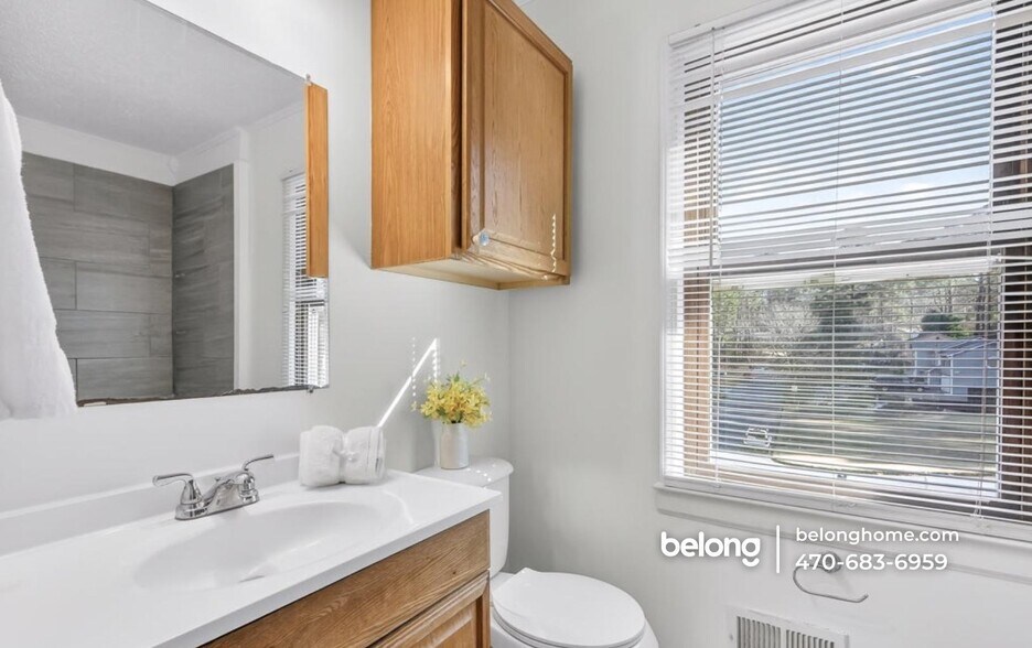 Building Photo - 4703 N Springs Rd NW