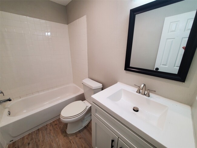 Building Photo - 1903 Golden Pheasant Dr