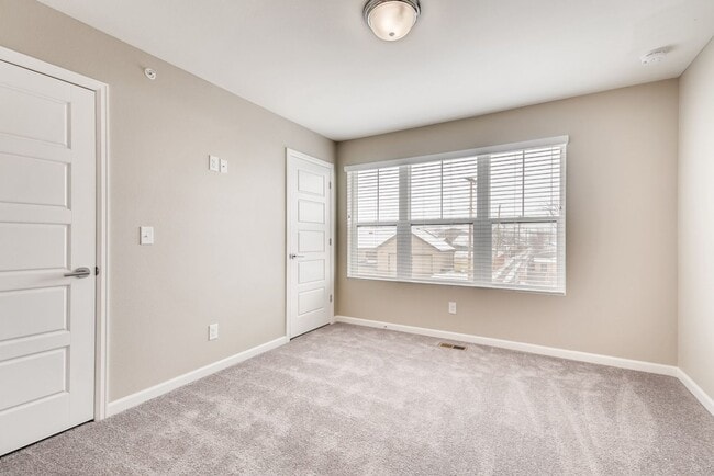 Building Photo - 3 Bedroom Townhomes For Rent