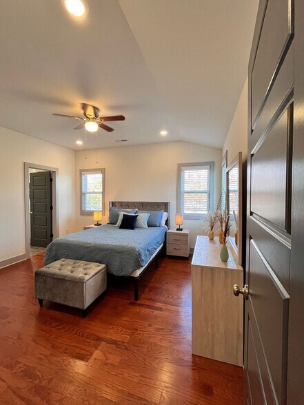 Building Photo - 420 Veritas St