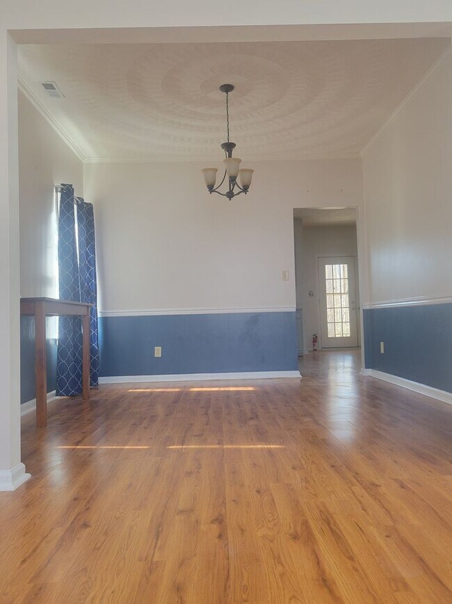 Building Photo - 3719 Bridlepath Ln