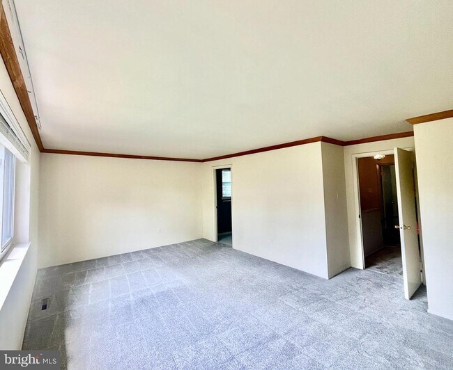 Building Photo - 1 Crotona Ct