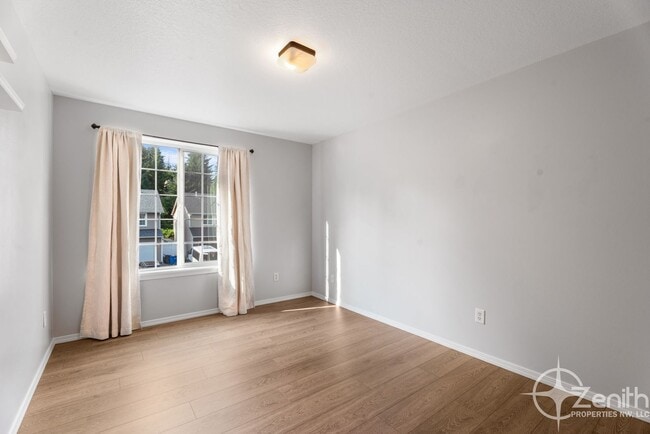 Building Photo - HALF OFF 2ND MONTHS RENT! Fully Updated 4 ...