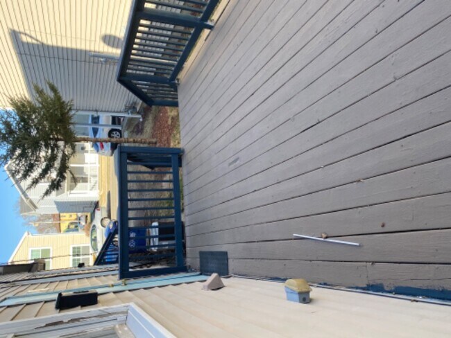 Building Photo - 18 Rogge St