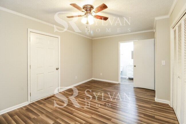 Building Photo - Enjoy living the good life in this 4 BR, 3 BA brick rancher