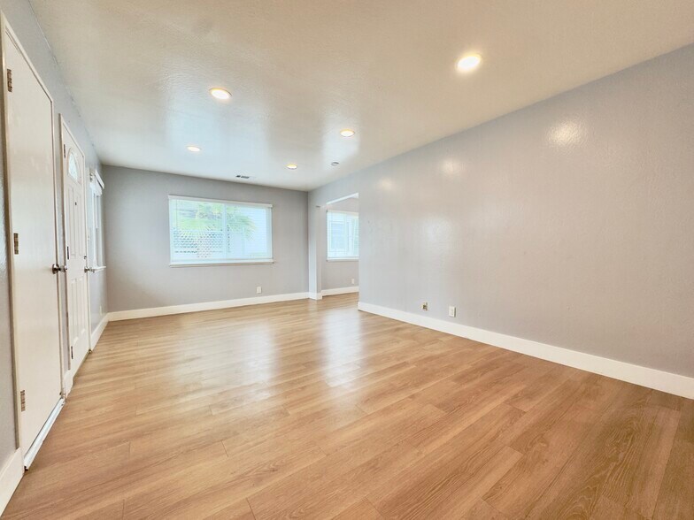 Building Photo - 2139 103rd Ave