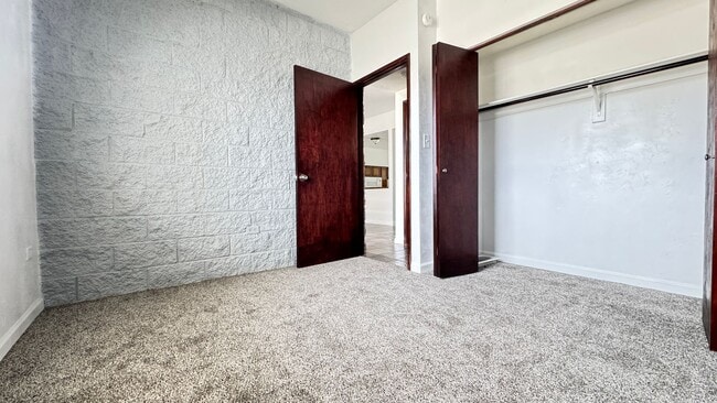 Building Photo - Eastside (Golf Links and Pantano) spacious 2nd floor 2 bed, 2 bath condo!