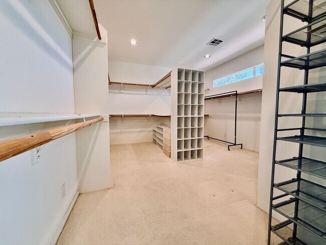 Building Photo - Partially furnished-Lovely 5 bedroom, 3 bath home in Legacy Master Series Community! $500 off fir...