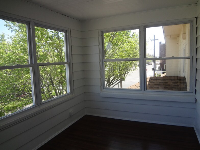 Building Photo - 2 N Austin Ave