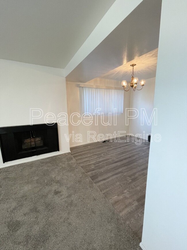 Building Photo - 1477 Brooklane Cir S