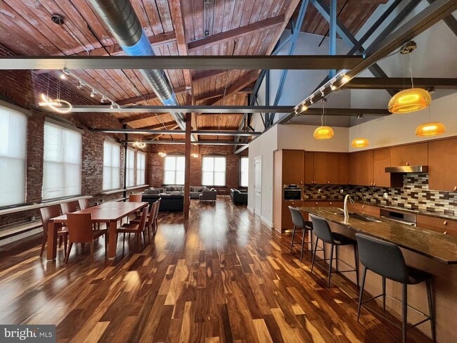 Primary Photo - 1147 N 4th St