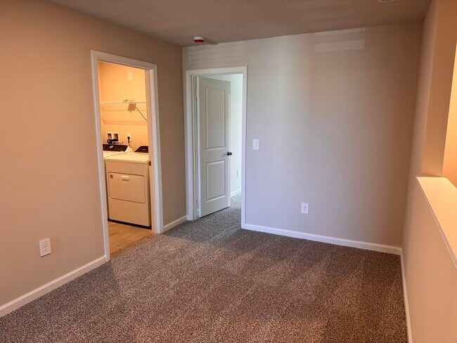 Building Photo - 496 Salisbury Cir