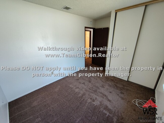 Building Photo - 3 Bedroom, 2 Bathroom Condo W/ 2 Car Garage