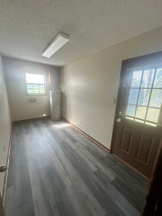 Building Photo - 3 Bedroom/2 Bath home in Valdosta