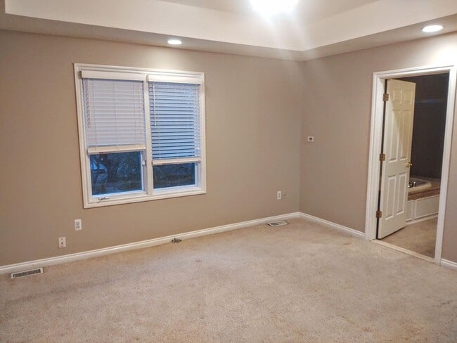 Building Photo - 6901 Dakota Dr