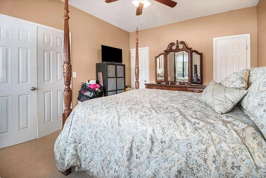 Building Photo - Room in House on Cabana Way
