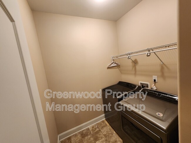 Building Photo - 649 Nikyle Cir