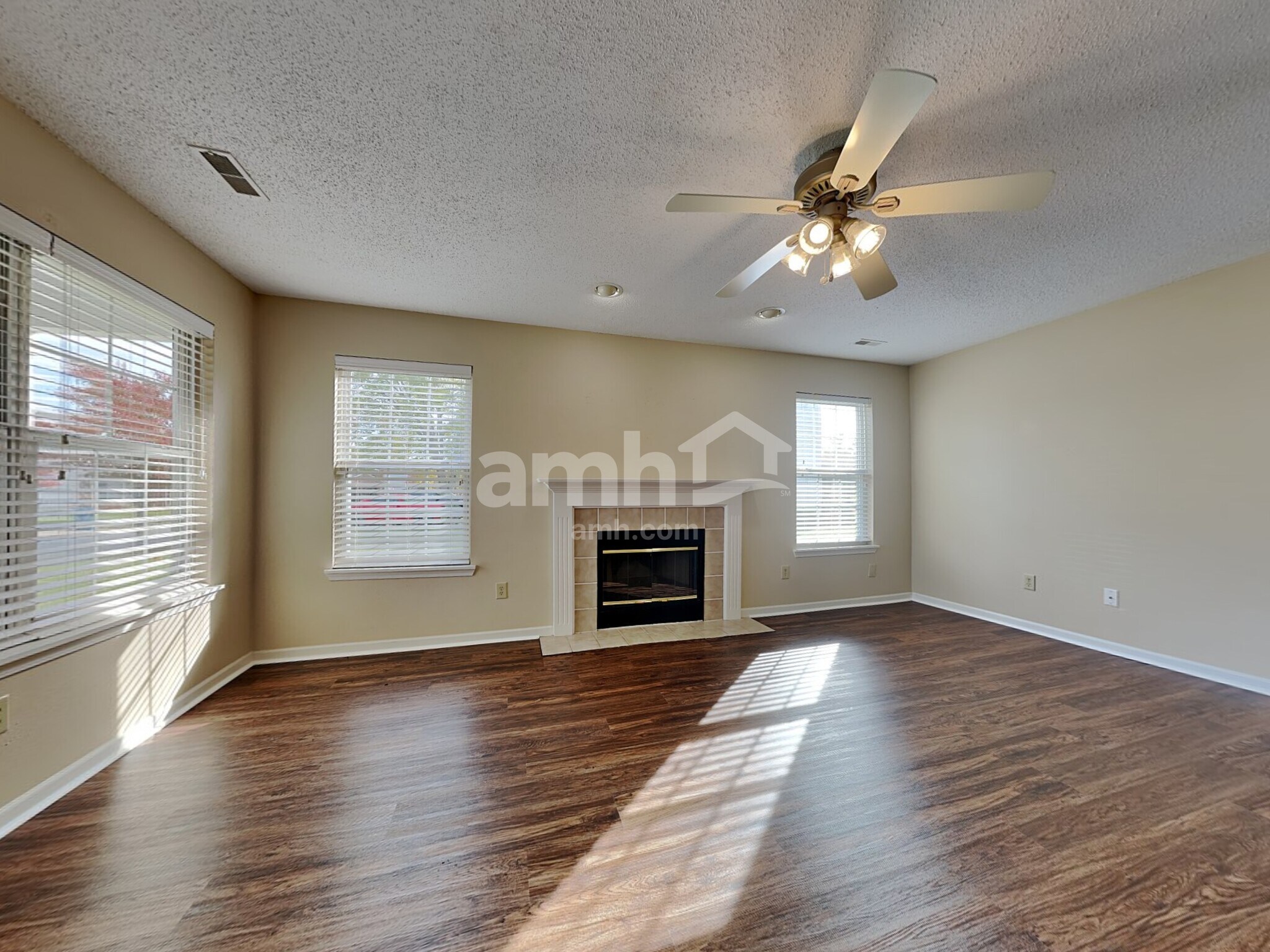 Building Photo - 15235 Follow Dr