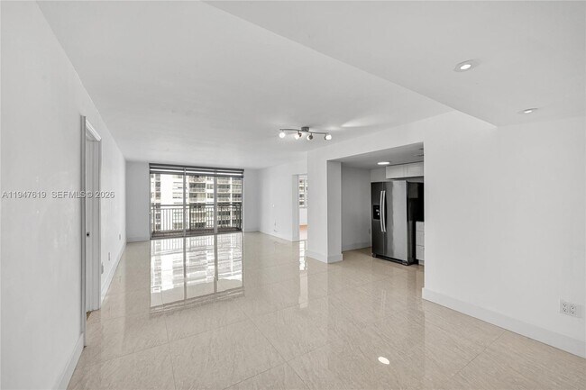 Building Photo - 18041 Biscayne Blvd